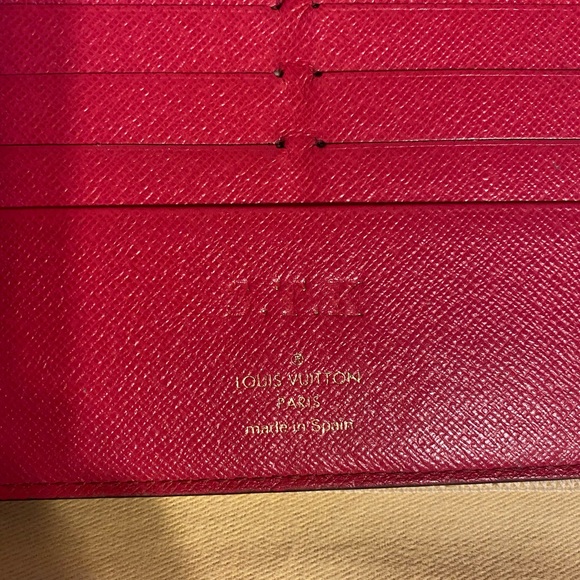 Louis Vuitton Isolite Wallet - Picture 5 of 11